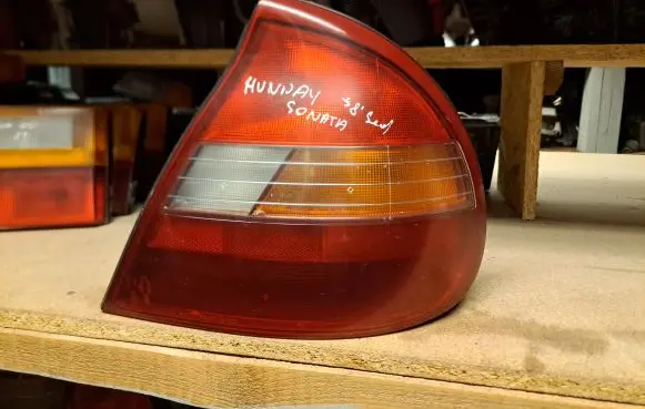 Hyundai Sonata Rear/tail lights 92402345