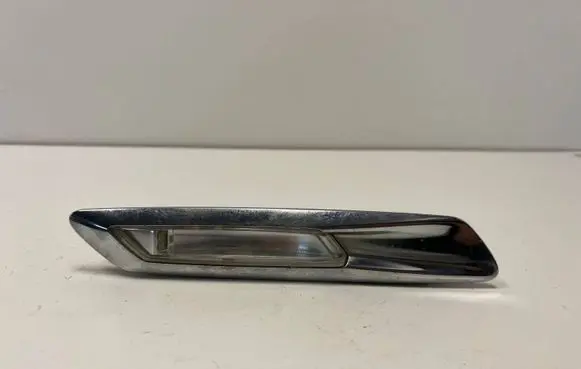 BMW 5 F10 F11 Front fender indicator light 7154167 7154169 01038701