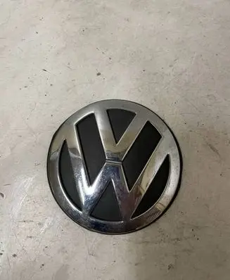 Volkswagen Golf IV Manufacturer badge logo/emblem 1J6853630
