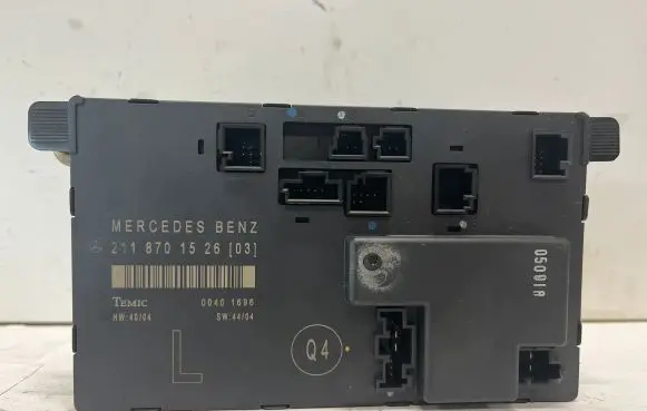 Mercedes-Benz E W211 Door control unit/module 2118701526 00401696 050918