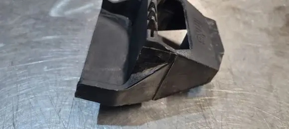 BMW 5 E39 Radiator mount bracket 17111737706