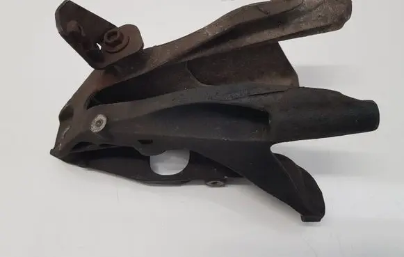 Volkswagen Transporter - Caravelle T6 Engine mounting bracket 7E0199370L