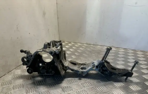 Volkswagen Golf VII Generator/alternator bracket 04L903143B