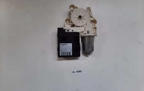 Volvo S40 Front door window regulator motor 30737681