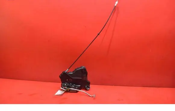 Toyota Verso-S Front door lock 
