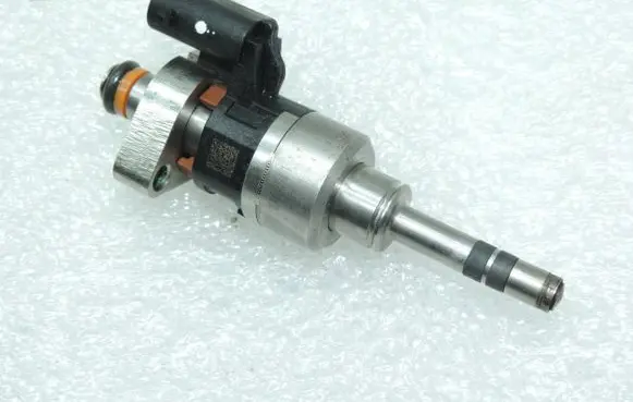 Opel Insignia B Fuel injector 12685819 12694825