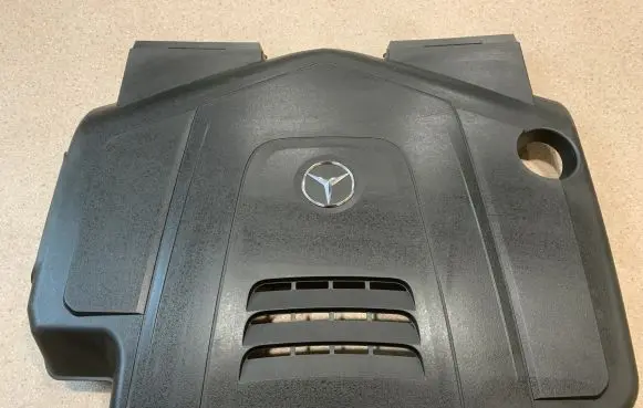 Mercedes-Benz X-class W470 Engine cover (trim) A6420107067