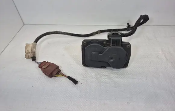 Volkswagen Golf VII Intake manifold valve actuator/motor 51500203