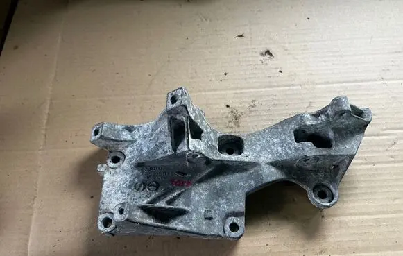 Volkswagen Polo Generator/alternator bracket 045903143E