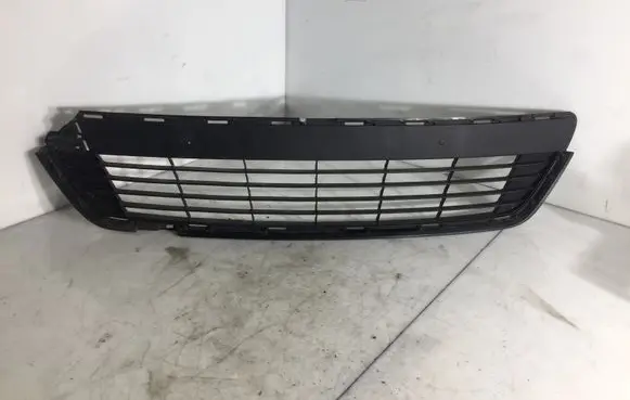 Toyota Yaris Front bumper lower grill 531120D210