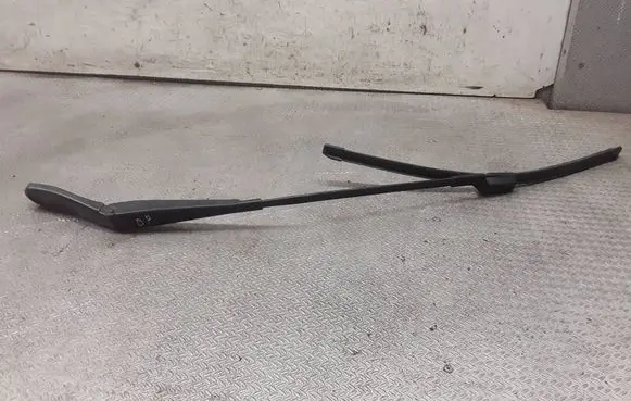Volvo V70 Windshield/front glass wiper blade 30796036