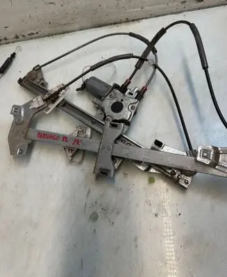 Citroen Berlingo Front door window regulator with motor 313