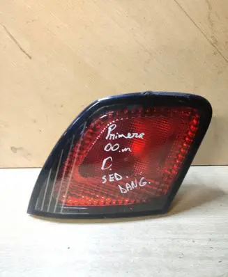 Nissan Primera Tailgate rear/tail lights 89020142