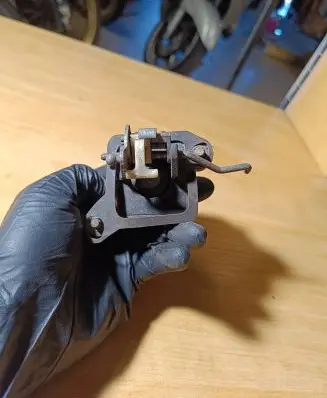 Volkswagen PASSAT B3 Tailgate exterior lock 357827571A