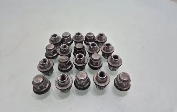 Toyota Prius (XW20) Nuts/bolts 