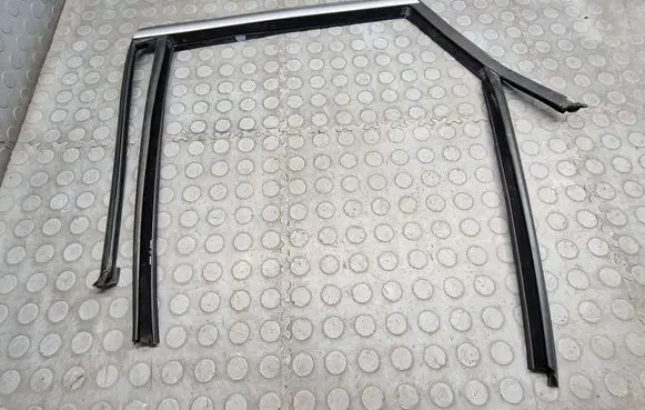 BMW 2 Active Tourer U06 Rear door glass trim molding