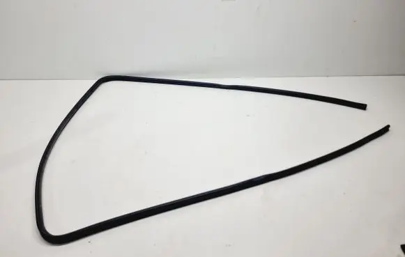 Peugeot 3008 II Sunroof sealing rubber 1618180380