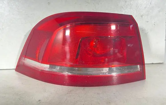 Volkswagen PASSAT B7 Rear/tail lights 3AF945095C