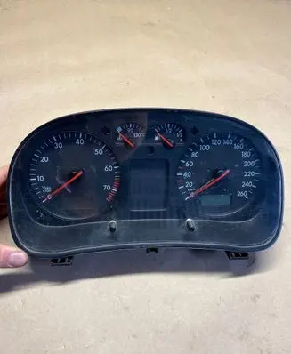 Volkswagen Golf IV Speedometer (instrument cluster) 1J0919861D 11000891620