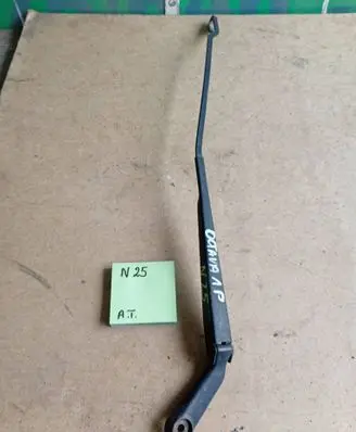 Skoda Octavia Mk1 (1U) Front wiper blade arm 15486653