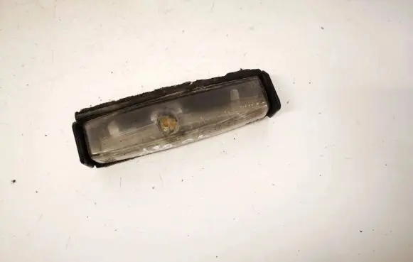 Toyota Avensis Verso Number plate light e130156