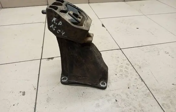 Audi A6 S6 C4 4A Gearbox mounting bracket