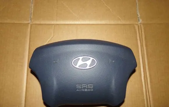 Hyundai Sonata Steering wheel airbag