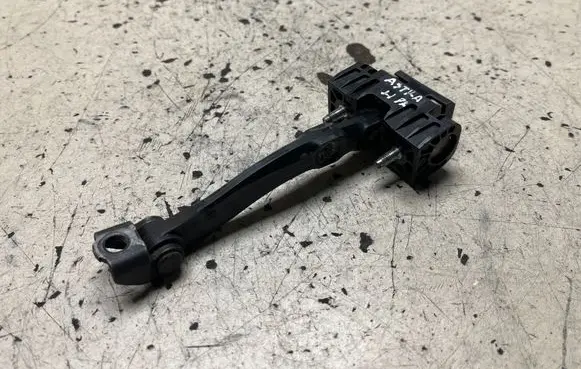 Opel Astra H Front door check strap stopper 13107175