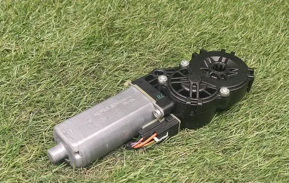 Audi Q7 4L Seat adjustment motor 82141808 0390203226