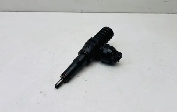 Audi A4 S4 B7 8E 8H Fuel injector 038130073J