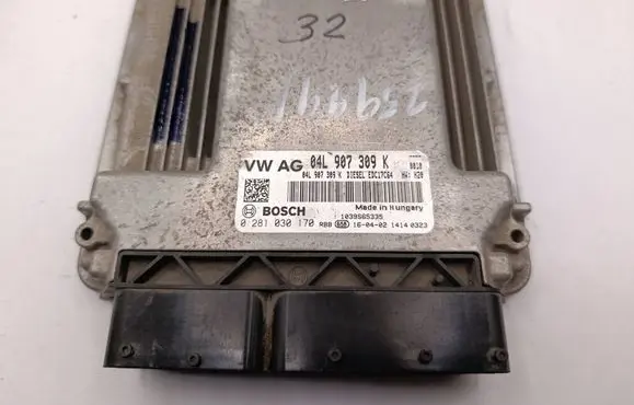 Volkswagen PASSAT B8 Engine control unit/module 04L907309K 0281030170