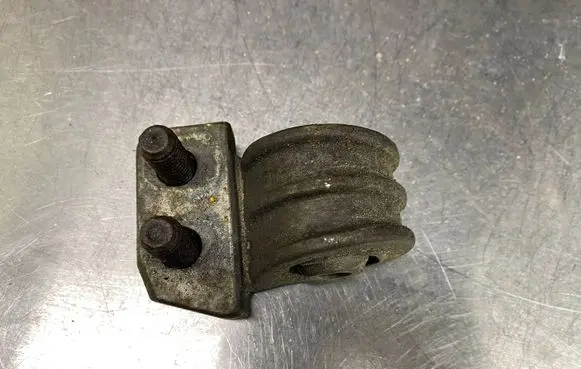 Volvo S80 Engine mount bracket 9445335