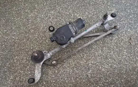 Nissan Leaf I (ZE0) Front wiper linkage and motor