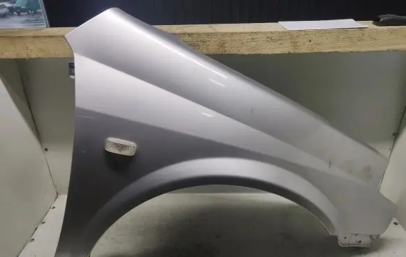 Nissan Primera Fender
