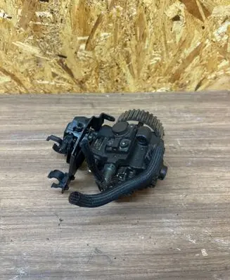 Ford Focus Fuel injection high pressure pump 0445010102 9656300380A