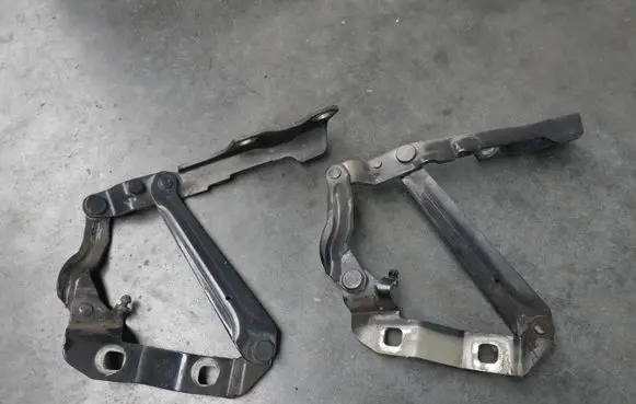 Volkswagen New Beetle Engine bonnet/hood hinges 1C0823302H 1C0823301H