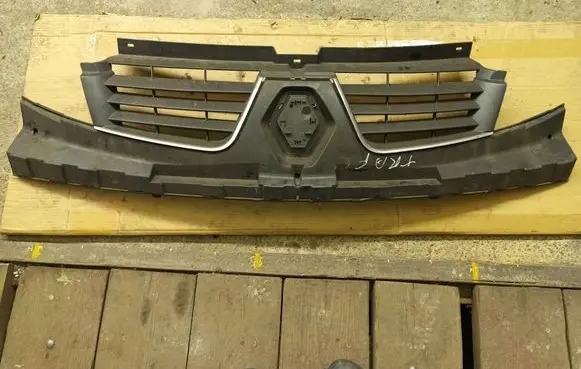 Renault Trafic II (X83) Front bumper upper radiator grill 623100247R