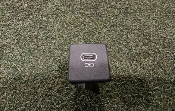 Land Rover Defender USB socket connector M8E219010CA M8E219010 XBGT2