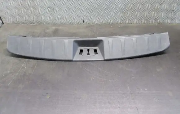 Hyundai i30 Trunk/boot sill cover protection 847712R500