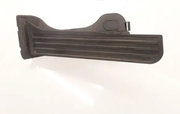 Accelerator throttle pedal