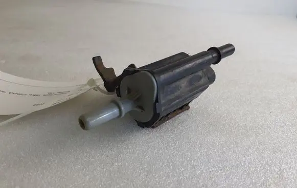 Hummer H3 Vacuum valve 12597341 MX136200