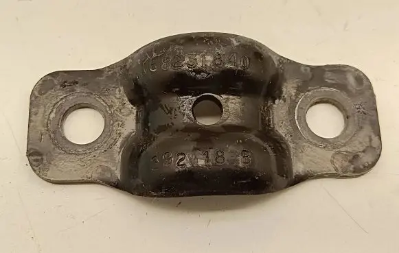 Chrysler Pacifica Sway bar bush bracket, front 68231840