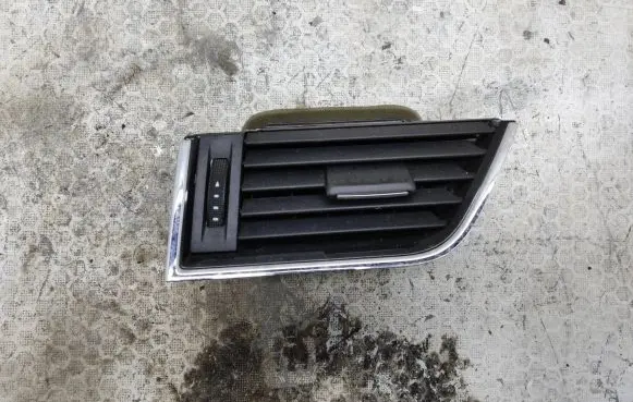 Skoda Octavia Mk3 (5E) Dashboard side air vent grill/cover trim 5E0819701A 5E0819701
