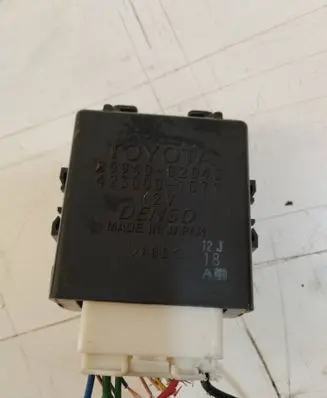 Toyota Auris 150 Window wiper relay 8594002040 4230001071