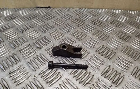 KIA Sorento Fuel Injector clamp holder