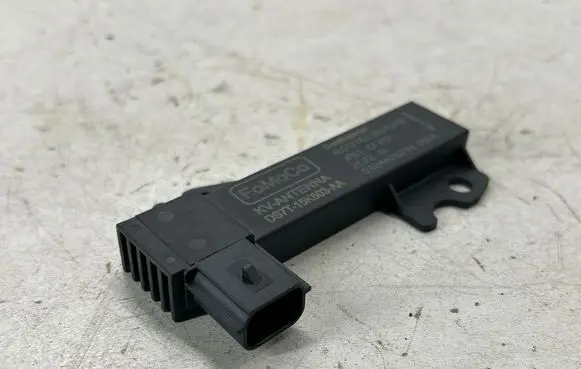 Ford Escape IV Aerial antenna amplifier DS7T15K603AA