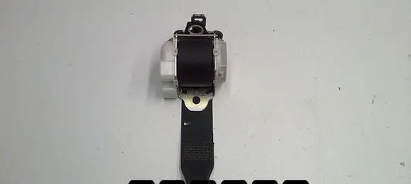 Toyota Yaris Front seatbelt H073811