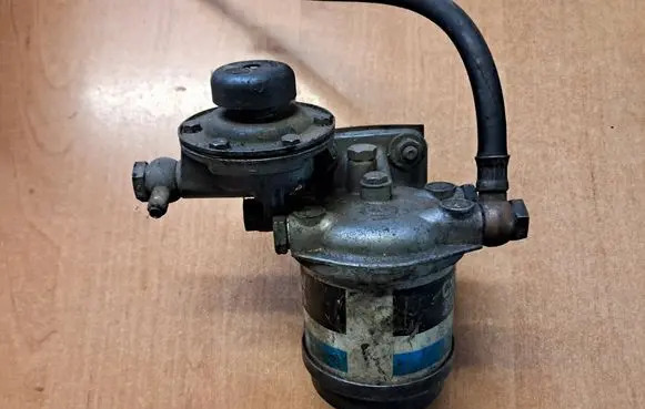 Volkswagen PASSAT B5.5 Fuel filter housing 068127401A