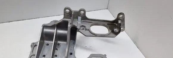 Nissan Qashqai Gearbox mounting bracket