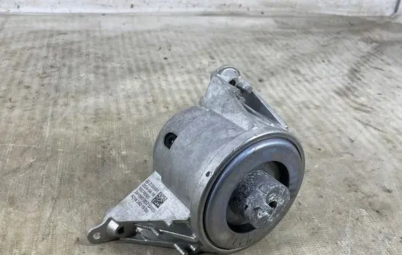 Engine mount bracket